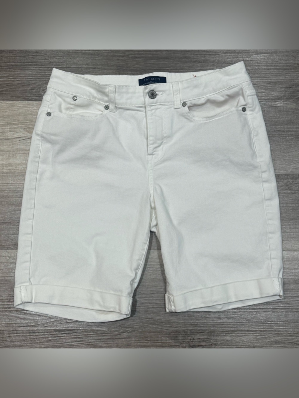 CRISP WHITE TALBOTS SIMPLY FLATTERING DENIM SHORTS | SIZE 8
